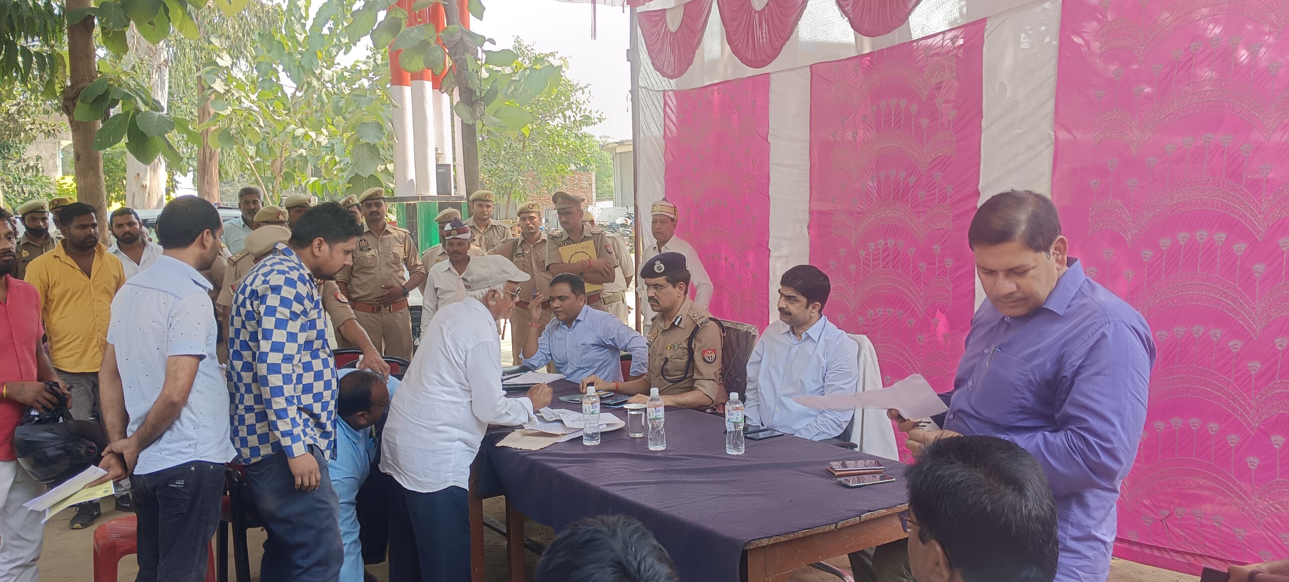 पुलिस महानिरीक्षक व कमिश्नर बस्ती ने नगर थाना पर सुनी फरियादियों की समस्याएं