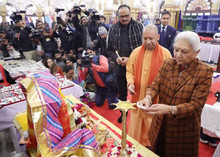 पीएम के 'वोकल फॉर लोकल' की आधारशिला है हैंडीक्राफ्ट एग्जीबिशन : सीएम योगी