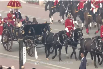 कर्तव्य पथ पर शंखनाद से परेड की शुरुआत, 40 साल बाद पारंपरिक बग्गी में आईं राष्ट्रपति द्रौपदी मुर्मू