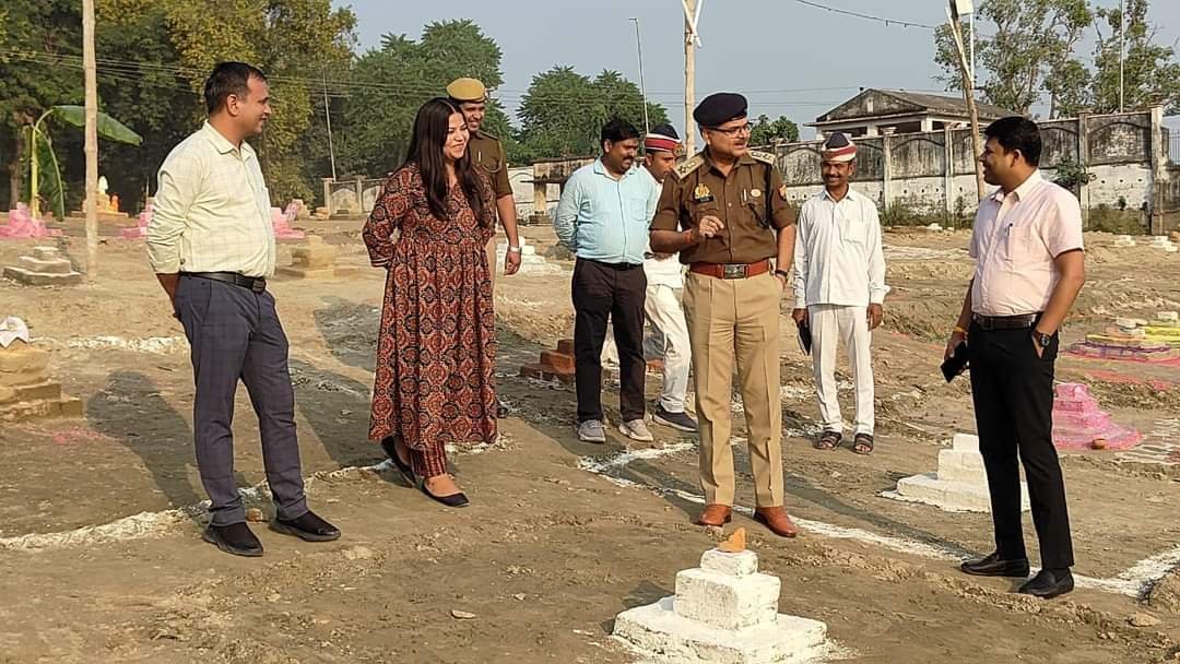 छठ पर्व पर अपर जिलाधिकारी व अपर पुलिस अधीक्षक द्वारा अमहट घाट का किया भ्रमण