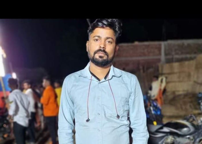 चाकू से युवक पर किया कई बार वार, फूटी आंख, डाक्टरों ने किया मृत घोषित