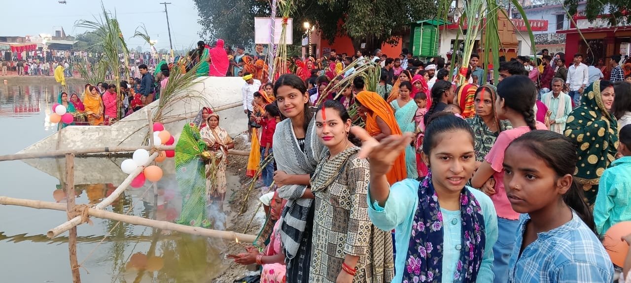 नगर पंचायत नगर बाज़ार में धूमधाम से मनाया गया छठ पर्व