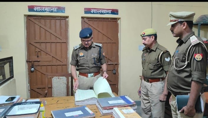 अपर पुलिस अधीक्षक ओम प्रकाश सिंह ने लालगंज थाने का आकस्मिक निरीक्षण किया