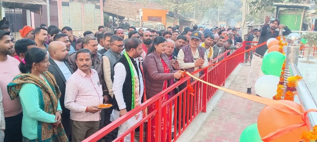 नगर पंचायत अध्यक्ष ने नवनिर्मित अमर बलिदानी स्तम्भ का लोकार्पण किया