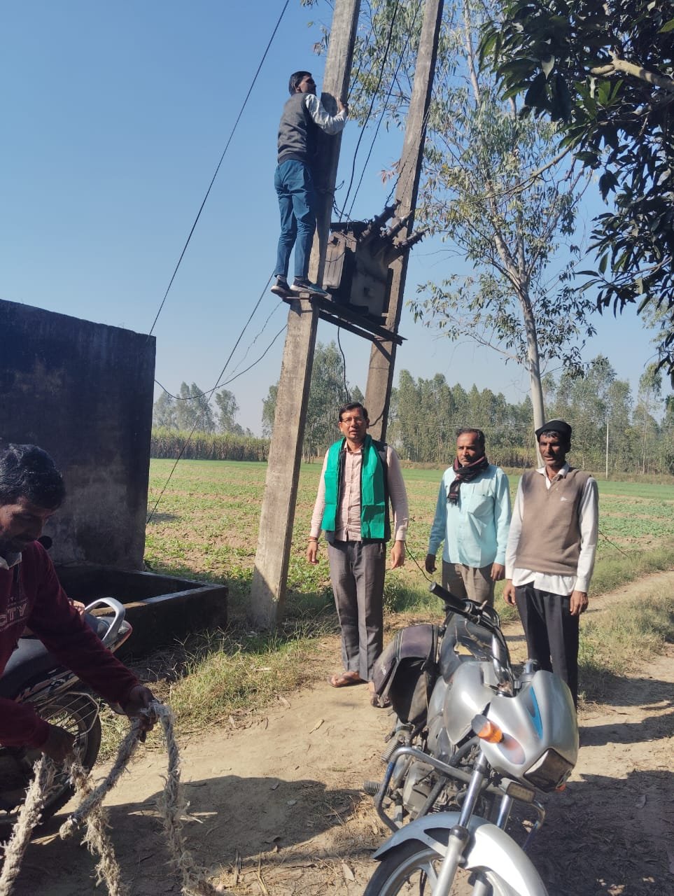 क्षेत्र में चल रहे ओवरलोड गन्ना ट्रालो से हों रहीं दुर्घटना से निजात पाने के लिए भाकियू (अ) नेता ने दी उच्चाधिकारियों को प्रार्थना पत्र