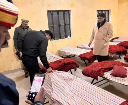 डीएम ने नगर पंचायत नगर में रैन बसेरों का औचक निरीक्षण कर व्यवस्थाओं की पड़ताल