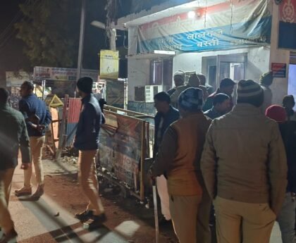 पुरानी रंजिश को लेकर प्रबंधक पर अज्ञात लोगो ने किया हमला में उनकी स्विफ्ट कार का शीसा टूटा।