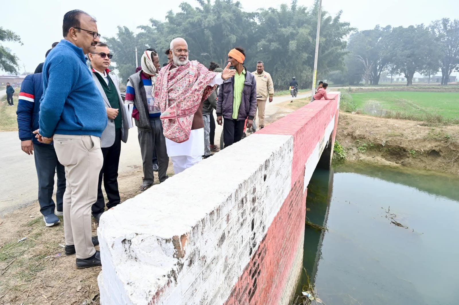 जल शक्ति मंत्री स्वतंत्र देव सिंह पहुंचे बस्ती, नहरों के संचालन का किया निरीक्षण