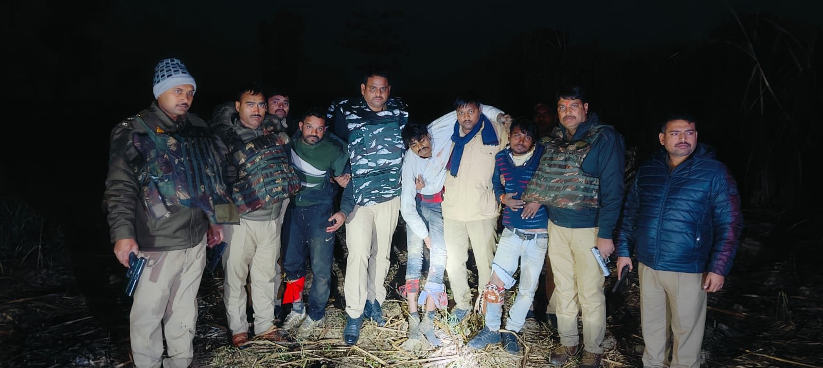 पुलिस गौ तस्कर के बीच मुठभेड़ तीन बदमाशों के पैर में गोली लगी
