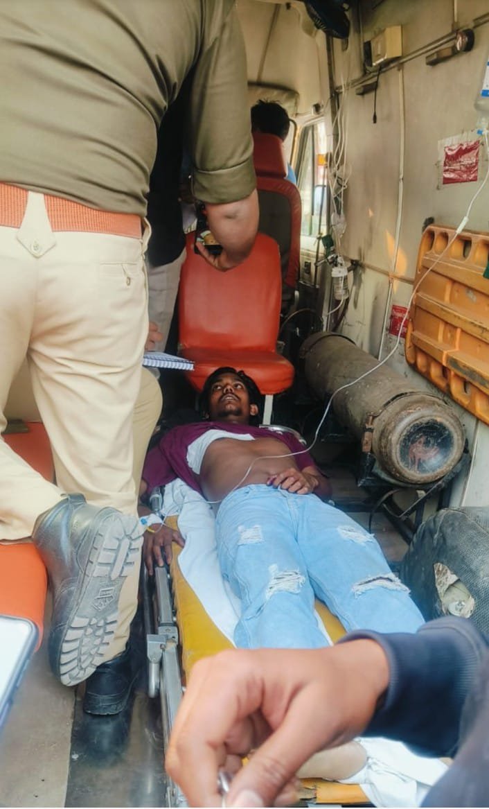 सैलून की दुकान चलाने वाले युवक को दिनदहाड़े मारी गोली