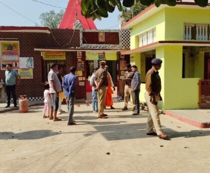 महाशिवरात्रि को लेकर क्षेत्राधिकारी ने शिव मंदिरों का निरीक्षण कर दिए उचित निर्देश