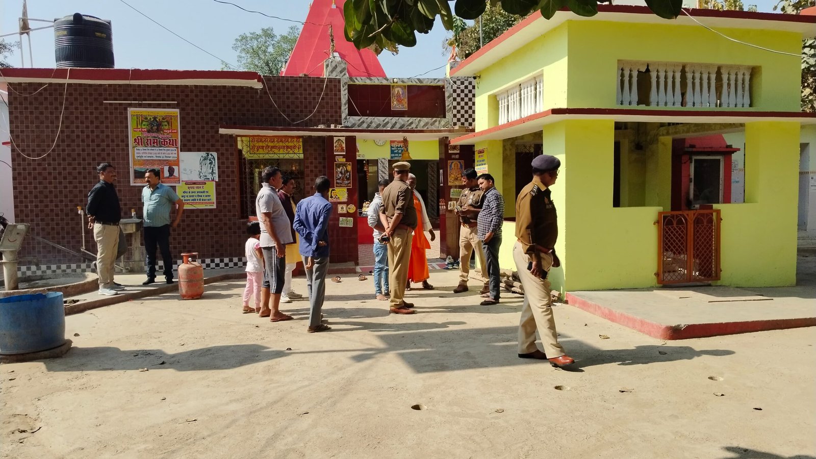 महाशिवरात्रि को लेकर क्षेत्राधिकारी ने शिव मंदिरों का निरीक्षण कर दिए उचित निर्देश