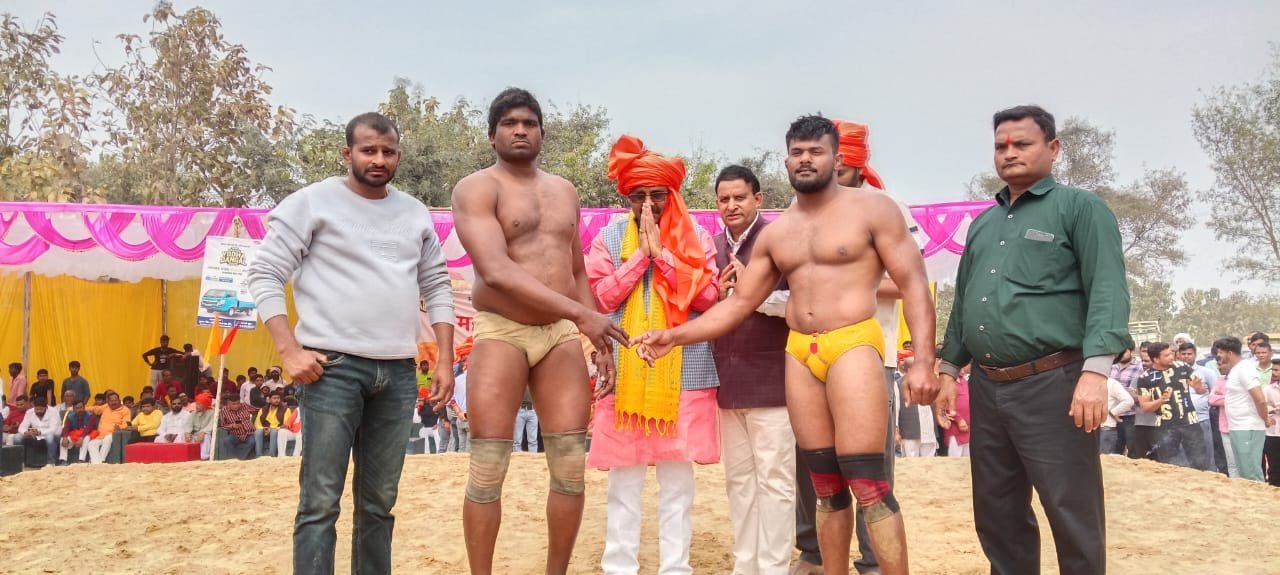 शिव मंदिर तिलकपुर के प्रांगण में टाटा महायोद्धा दंगल में पहलवानों ने दिखाया दम