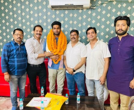 सामाजिक सेवा संस्था चित्रांश क्लब के पदाधिकारियों ने यूपीएससी में 121वां रैंक प्राप्त करने वाले प्रियांशु का किया जोरदार स्वागत