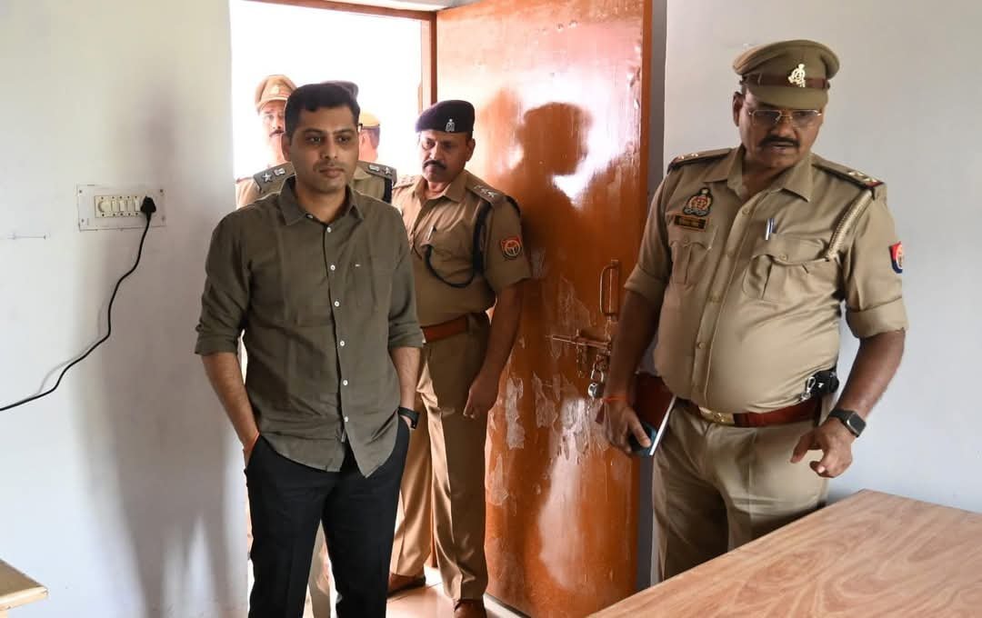 डीआईजी बस्ती द्वारा नगर व कोतवाली बस्ती के नवनिर्मित पिंक बूथ का किया निरीक्षण