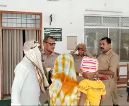 जिलाधिकारी ऑफिस के सामने पीड़ित ने पेट्रोल डालकर की आत्महत्या की कोशिश, दबंगों...