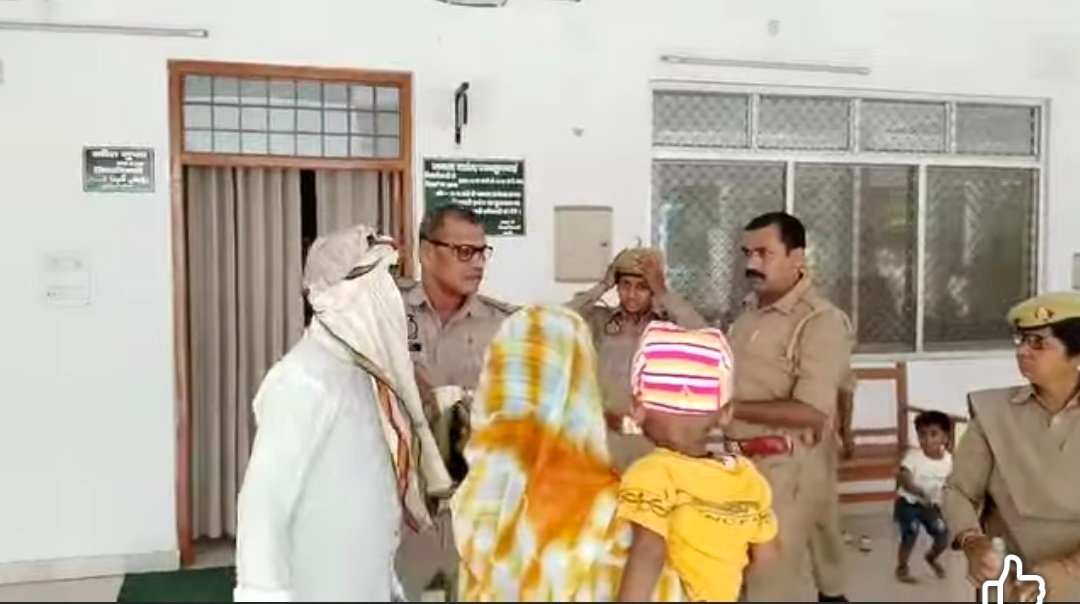जिलाधिकारी ऑफिस के सामने पीड़ित ने पेट्रोल डालकर की आत्महत्या की कोशिश, दबंगों...