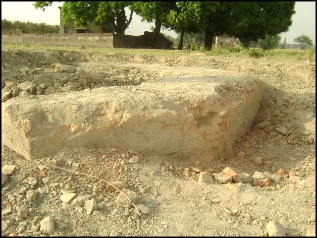 करीब पांच हजार निर्दोष भारतीयों की हत्या कर गांव का नामो-निशान मिटा दिया था, महुआ डाबर की कहानी हैरान कर देगी