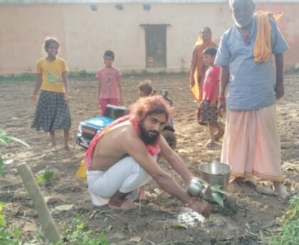 "एक वृक्ष माँ के नाम" अभियान के तहत रामगढ़ उर्फ कठार जंगल आश्रम, हनुमान गढ़ी मंदिर परिसर में वृक्षारोपण