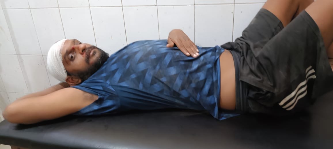 तेज रफ्तार बाइक की टक्कर से दो लोग घायल, जिला अस्पताल रेफर