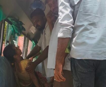 पिकअप की टक्कर से बाइक सवार आशा बहू और उनके पति हुए गंभीर रूप से घायल