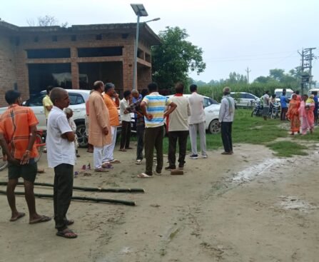 रक्षाबंधन पर घर आए युवक का बिजली के तार को बदलते समय हाईटेंशन तार की चपेट में आने से हुई मौत