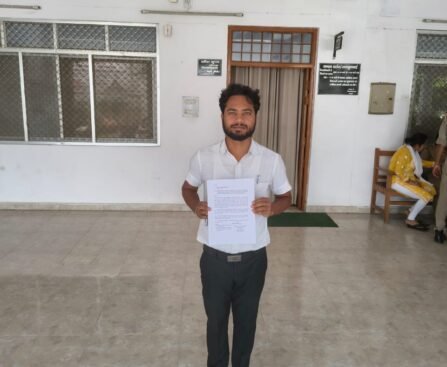 ओमवीर हॉस्पिटल प्रकरण में नया मोड़, परिजन ने फिर जिलाधिकारी से लगाई गुहार