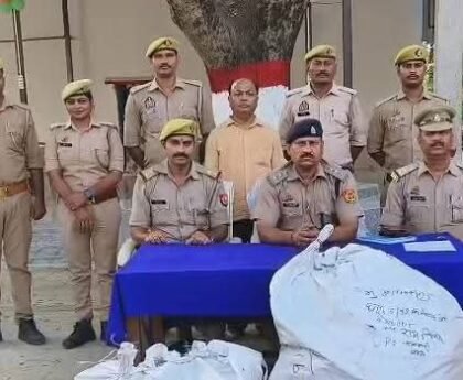 गायघाट कस्बे में दो बोरी अवैध पटाखा बरामद, एक गिरफ्तार