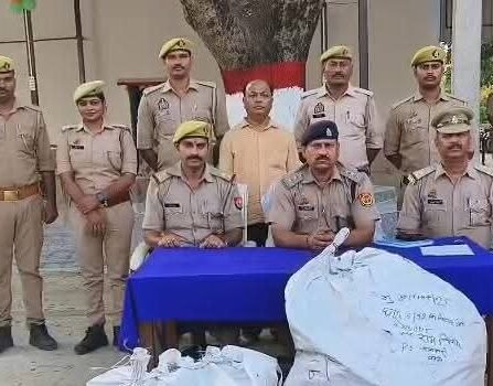 गायघाट कस्बे में दो बोरी अवैध पटाखा बरामद, एक गिरफ्तार