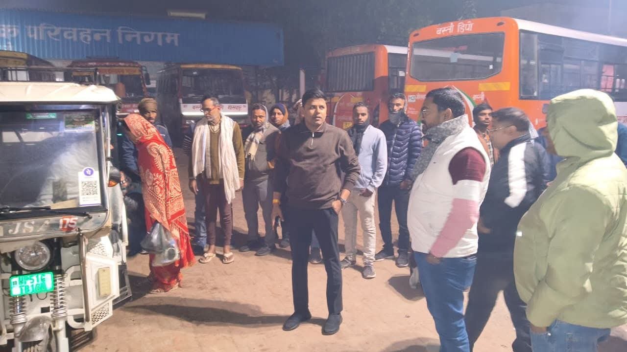 ठंड में भटकती मां-बच्चे को मिला प्रशासन का सहारा, एडीएम ने निभाई मानवीय जिम्मेदारी