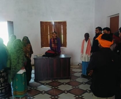 स्वामी विवेकानंद जयंती पर पंचायत सहायक ने किया फल, कंबल व वस्त्र वितरण