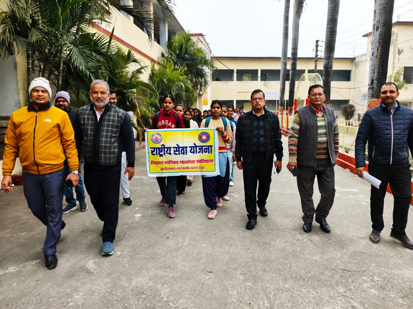 राष्ट्रीय सेवा योजना के तत्वावधान में मतदाता जागरूकता संगोष्ठी व रैली का आयोजन