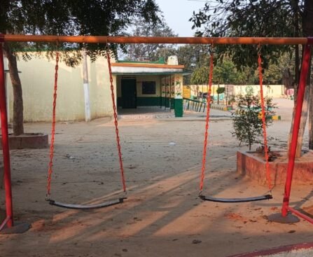 प्राथमिक विद्यालय मरहा में सजे आधुनिक खेल उपकरण, बाल वाटिका बना आकर्षण का केंद्र